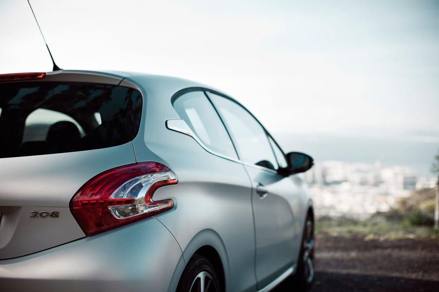  Peugeot 208 Ice Velvet 2012 года  (фото 29 из 33)